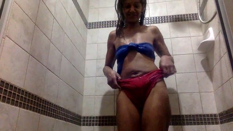 Empapada de mojadura - Las braguitas empapadas y los pezones chorreantes de Ginger MoistHer gratis travesti porno